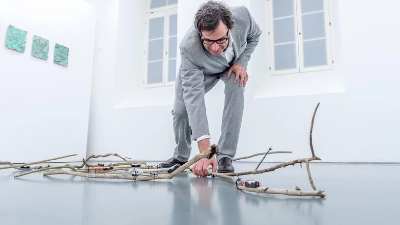 Harziges Geschäft: Luciano Fasciati bei der Vorbereitung einer Ausstellung in seiner Galerie.