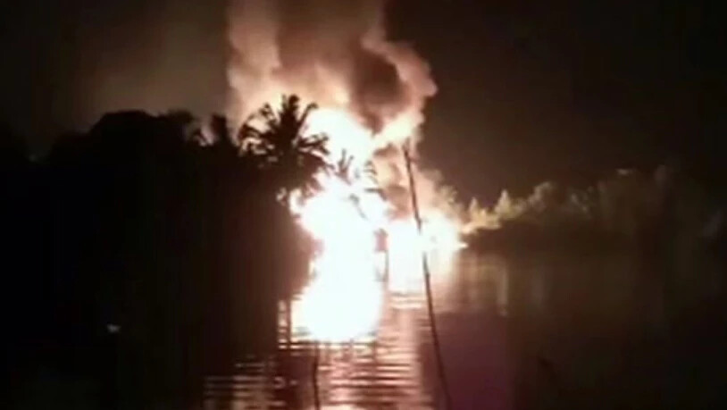 Die Explosion einer Öl-Pipeline hat ein "riesiges Inferno" verursacht und hunderte Anwohner in die Flucht getrieben. (Bild vom 1. März)