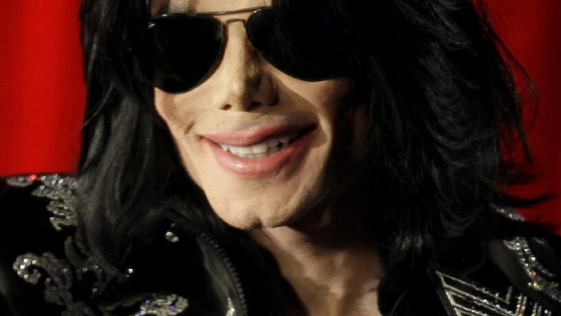 "King of Pop" auf der einen Seite, über seinen Tod hinaus des Missbrauchs angeschuldigt auf der anderen Seite: Michael Jackson. (Archivbild)