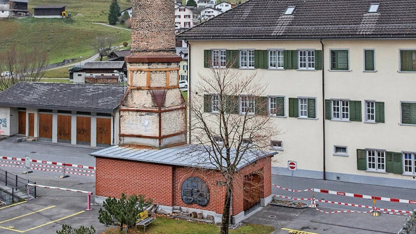 Für die Sanierung des bröchelnden Hochkamins soll Geld gesammelt werden.