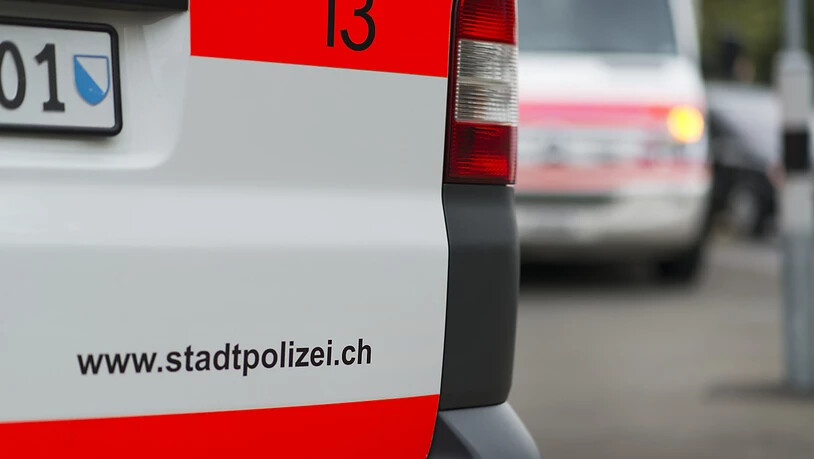 In Zürich hat eine Gruppe von vermummten Personen drei Jugendliche überfallen. Zwei von ihnen wurden geschlagen und bestohlen. (Themenbild)