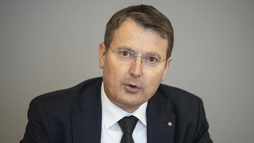 Der Aargauer SVP-Präsident Thomas Burgherr erläutert die Position der Partei zur Untersuchung im Departement von SVP-Regierungsrätin Franziska Roth.
