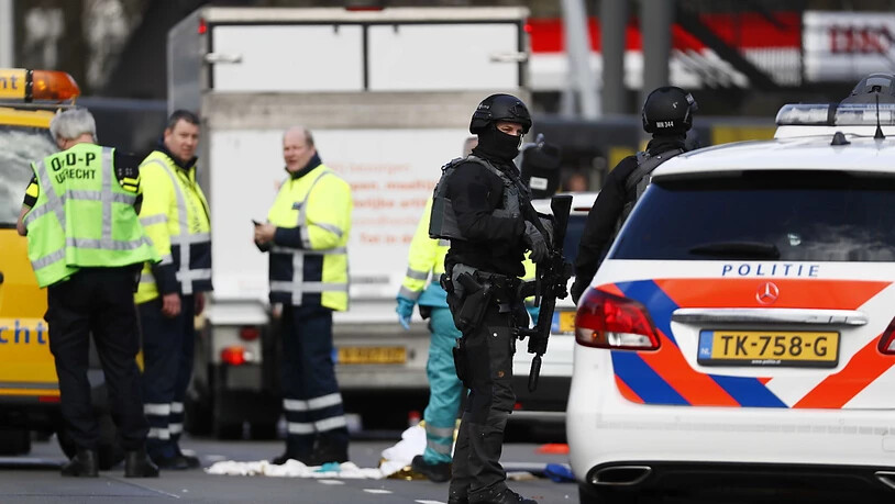 Nach einer Schiesserei in Utrecht ist die Terroreinheit der Polizei am Tatort.