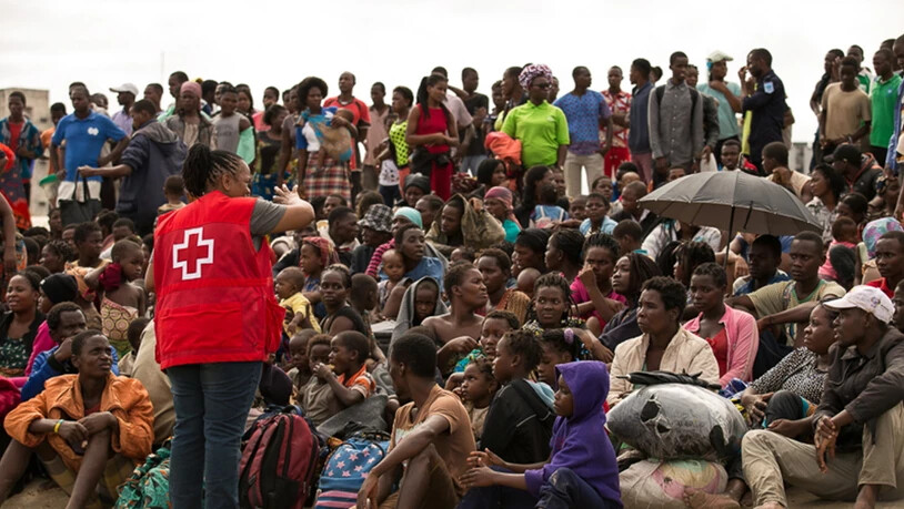 Überlebende des Tropensturms bei der Ankunft in einem Zentrum des Roten Kreuzes in der mosambikanischen Stadt Beira.