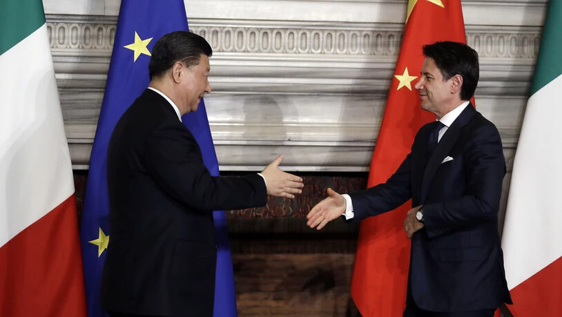 Schliessen sich Chinas umstrittener Seidenstrassen-Initiative an: Italiens Premierminister Giuseppe Conti begrüsst den chinesischen Präsidenten Xi Jinping.