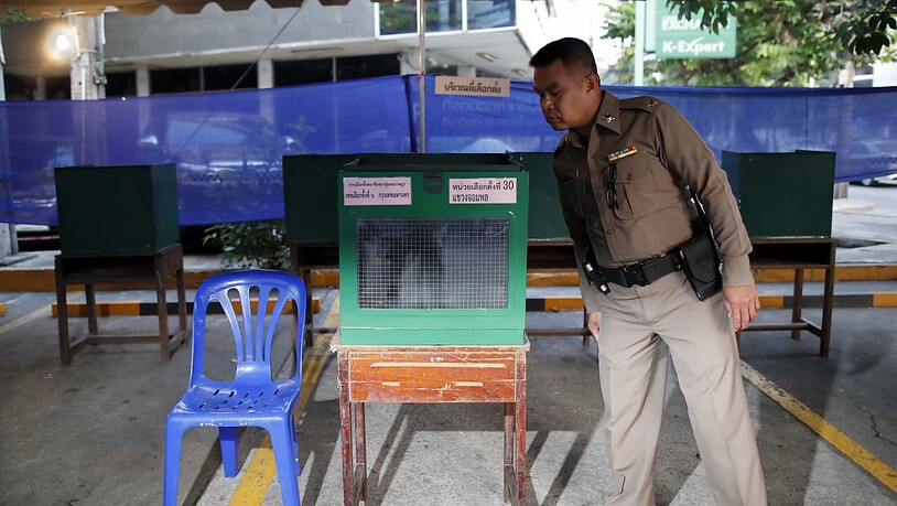 In Thailand haben am heutigen Sonntag knapp fünf Jahre nach einem Militärputsch die Parlamentswahl begonnen.