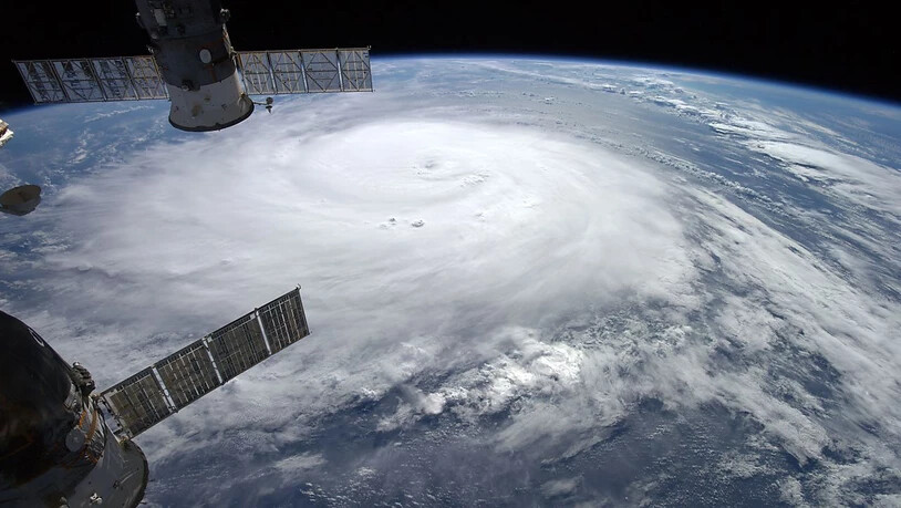 Der Ex-Hurrikan "Gonzalo" zog Ende Oktober 2014 auich die Schweiz in Mitleidenschaft. Das Satellitenbild zeigt den Sturm am 16. Oktober 2014 zwischen der Karibik und Bermuda.