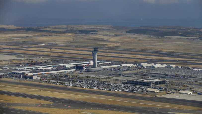In Istanbul hat der grosse Umzug des Flughafens innerhalb der Metropole begonnen - und dauert das ganze Wochenende. (Archivbild)