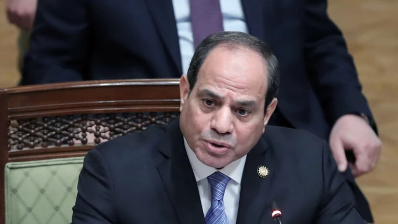 Die Ägypter haben nach Angaben der nationalen Wahlbehörde mit grosser Mehrheit für die umstrittene Amtszeitverlängerung von Präsident Abdel Fattah al-Sisi (im Bild) gestimmt.