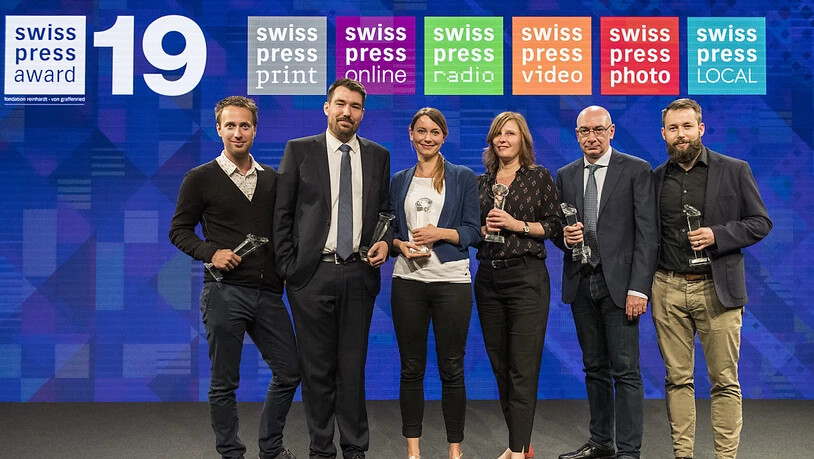 Die Gewinnerinnen und Gewinner der Swiss Press Awards 19, von links: Stefan Bohrer (Foto), Florian Imbach (Video), Rahel Walser (Radio), Camille Krafft (Print), Alessandro Bertellotti (Local) und Pierre Pistoletti (Online).