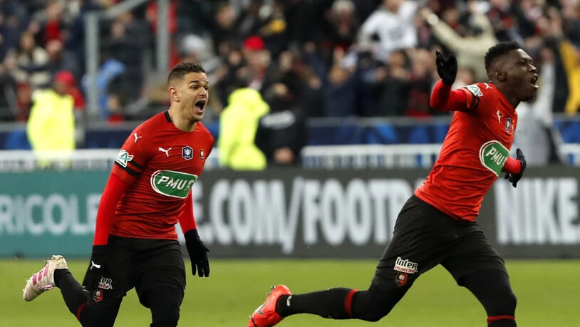 Die Sensation ist geschafft: Rennes' Spieler Hatem Ben Arfa (links) und Ismaila Sarr rennen los