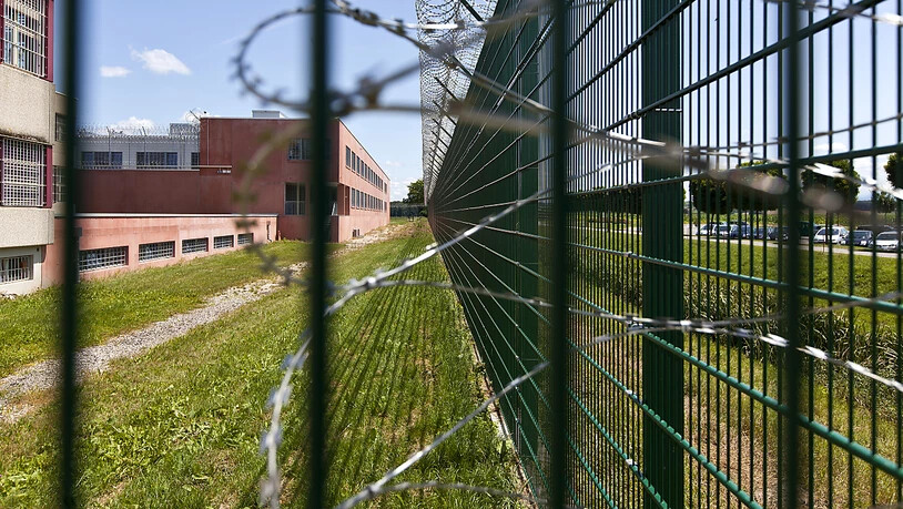 Rund 51'500 Personen wurden 2018 in eine Schweizer Justizvollzugseinrichtung eingewiesen. Im vergangenen Jahr gab es acht Gefängnisausbrüche. (Symbolbild)