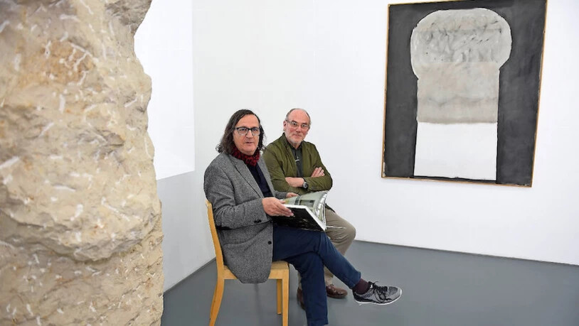 Objekt der Begierde: Martin Hürlimann vor dem Werk «Wasserzeichnung Nr. 144» von Patrick Rohner, das während eines Jahrs unter Wasser entstand.