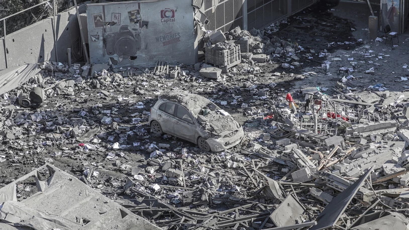 Ein durch einen israelischen Luftangriff zerstörtes Haus in Gaza City.