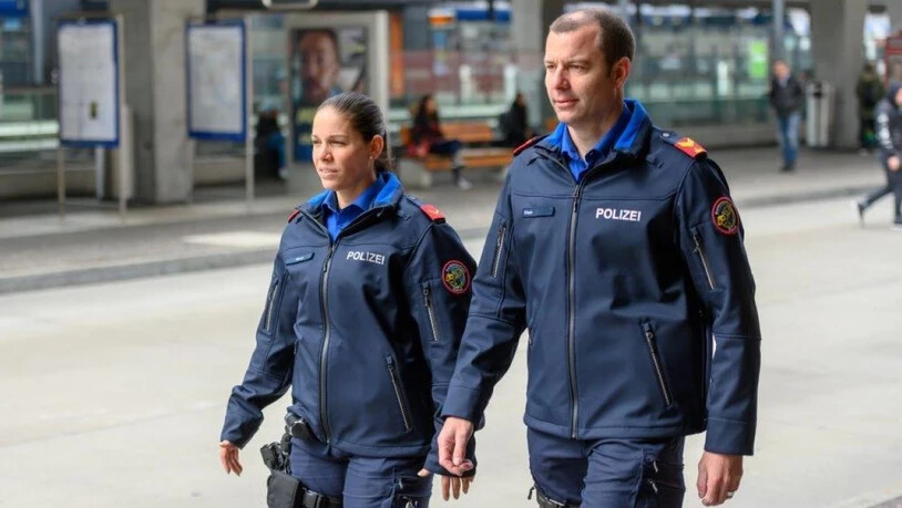 Zwölf Kantonspolizeien sowie Stadt- und Gemeindepolizeien beschaffen gemeinsam eine neue Arbeitsuniform.