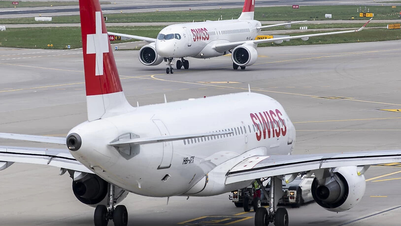 Kapazitätsengpässe an den Flughäfen Genf und Zürich belasten die künftige Entwicklung der Schweizer Zivilluftfahrt. (Archivbild)