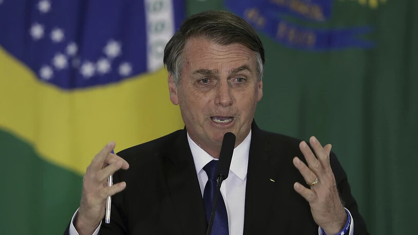 Der brasilianische Präsident Jair Bolsonaro hat am Dienstag ein Dekret unterzeichnet, mit dem das Waffenrecht Brasiliens weiter gelockert wird.