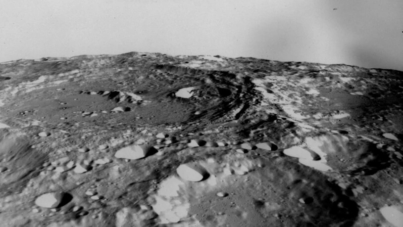 Apollo 10 kam dem Mond so nah wie keine andere bemannte Mission zuvor. Sie lieferte auch atemberaubende Aufnahmen der Mondoberfläche. Einige Filmaufnahmen entstanden mithilfe von Kameraobjektiven der ehemaligen Firma Kern, Aarau. (Archivbild)