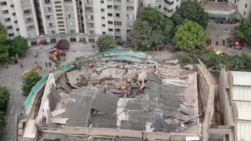 Nach einem Gebäudeeinsturz auf einer Baustelle in Schanghai gab es zehn Todesopfer gestiegen.