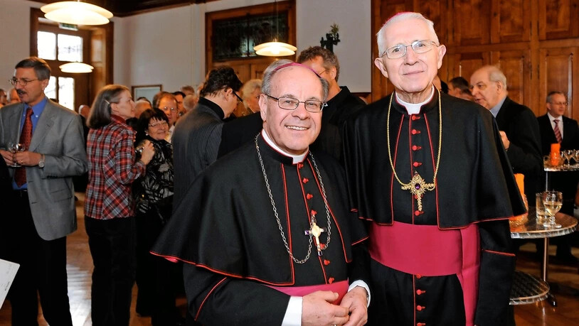 Geburtstagsfeier: Am 4. Februar 2010 feierte der emeritierte Bischof Amédée Grab (rechts) zusammen mit Bischof Vitus Huonder.