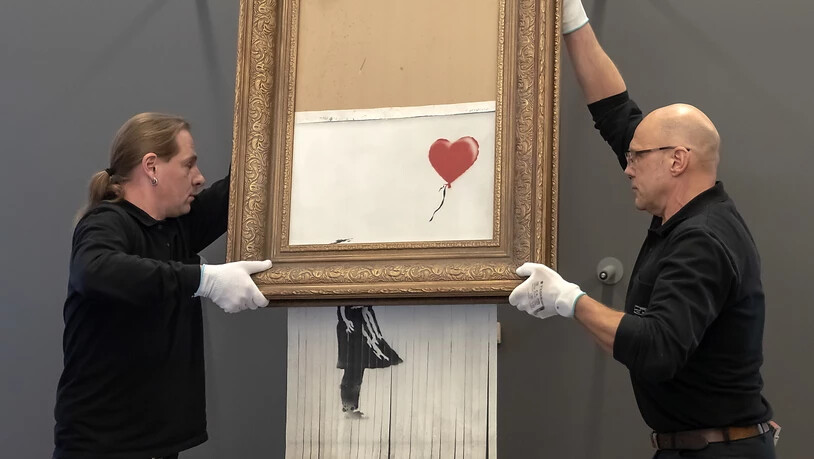 Der mit einem geschredderten Kunstwerk in die Schlagzeilen geratene Künstler Banksy soll in Venedig einen verdeckten Auftritt gehabt haben. (Archivbild)