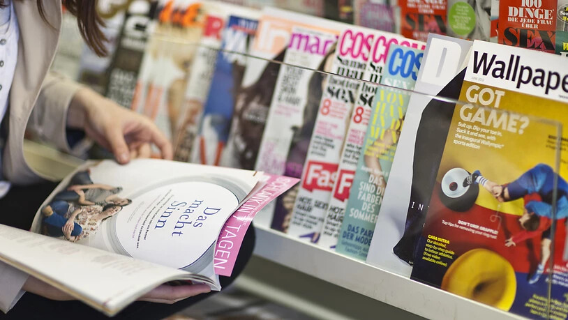 Zeitschriften kosten in der Schweiz im Schnitt rund 50 Prozent mehr als im Nachbarland Deutschland. (Archivbild)