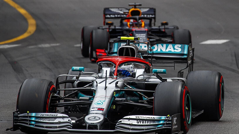 Lewis Hamilton hielt Max Verstappen im Red Bull trotz nachlassender Vorderreifen bis zum Schluss in Schach