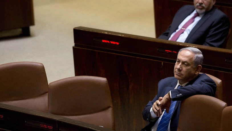 Die drohende Auflösung des israelischen Parlaments und Neuwahlen können aus Sicht von Ministerpräsident Benjamin Netanjahu (im Bild) noch abgewendet werden. Es bleibe noch genügend Zeit, um eine "unnötige" vorgezogene Neuwahl des Parlaments zu verhindern…