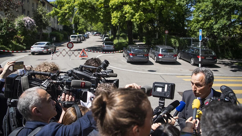 Marco Cortesi, Medienchef der Stadtpolizei Zürich, informierte die Journalisten über die mutmassliche Geiselnahme mit drei Toten.