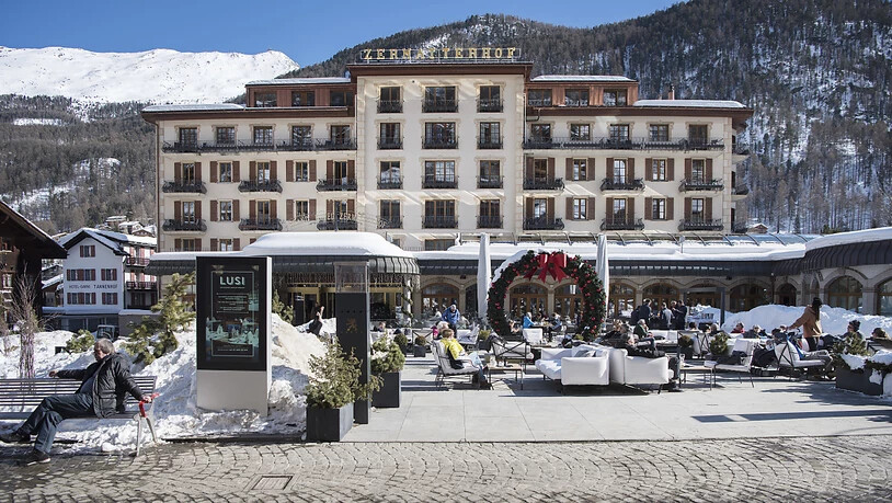 Die Schweizer Hoteliers haben im vergangenen Winter etwas mehr Gäste empfangen können als im Jahr davor. (Symbolbild)