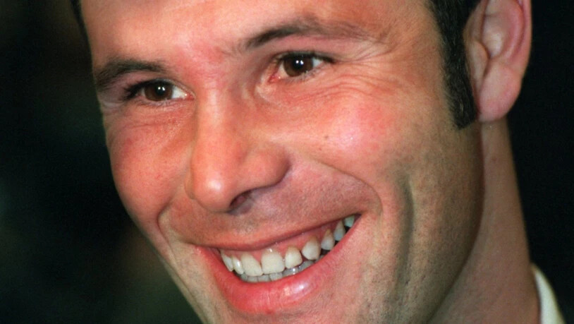 Der belgische Fussball-Profi Jean-Marc Bosman lächelte 1997 vor der Urteilsverkündung noch. Heute würde er nicht mehr klagen