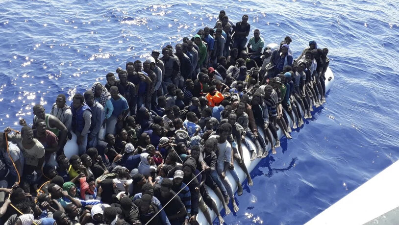 Sichere Fluchtwege statt lebensbedrohliche Überfahrten in komplett überfüllten Booten: Unter diesem Motto steht der Nationale Flüchtlingstag in der Schweiz. (Archivbild)