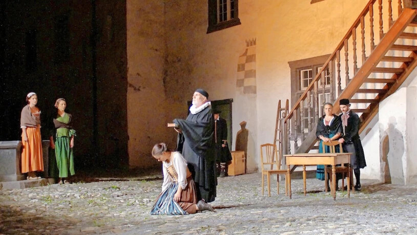 Aufrecht geht sie zum Schafott