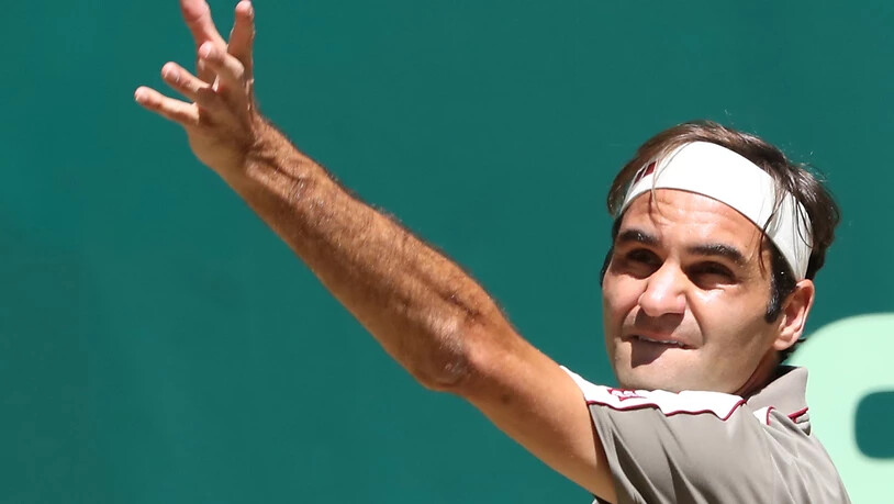 Roger Federer beim Aufschlag
