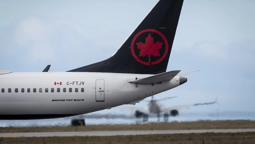 Nach der Landung einer Air-Canada-Maschine in Toronto wurde eine Passagierin versehentlich im Flieger eingeschlossen. Sie hatte vermutlich tief geschlafen. (Symbolbild)