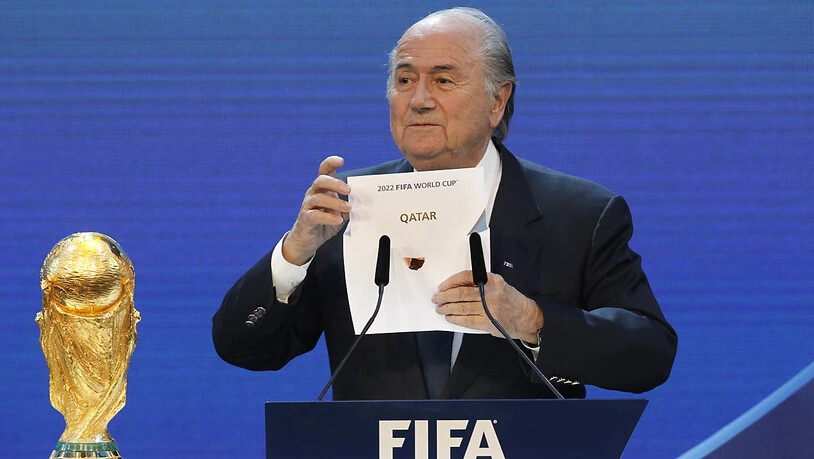 Im Dezember 2010 vergab die FIFA mit dem damaligen Präsidenten Sepp Blatter die WM 2022 an Katar