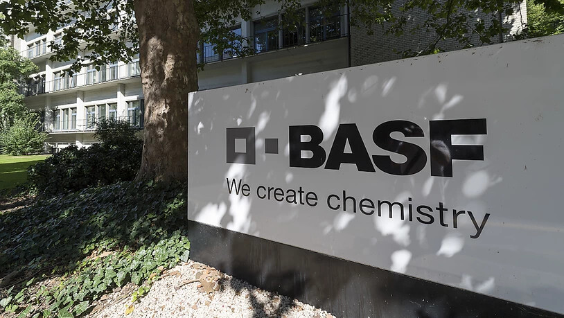 Der Chemiekonzern BASF soll profitabler werden. Dem Sparprogramm fallen weltweit rund 6'000 Jobs zum Opfer.(Archivbild)
