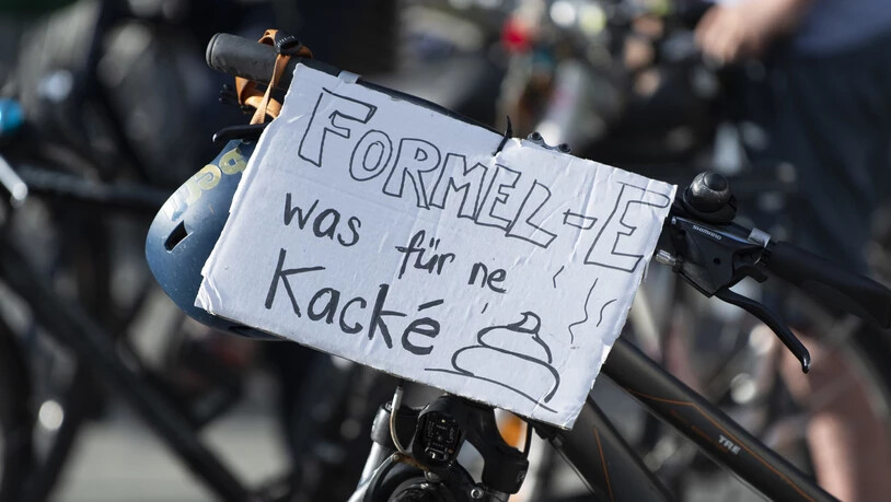 Die Velodemo gegen den Formel-E-Grossanlass in Bern hat wohl ein juristisches Nachspiel: Der Veranstalter will wegen der entstandenen Schäden eine Strafanzeige einreichen. (Archivbild)