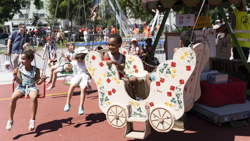 Spiel und Spass für die Kinder auf dem Karussell, dem Radparcour oder beim Kinderschminken.
