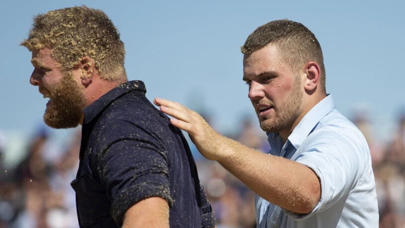 So wollen die Berner Schwingfans Remo Käser sehen: gewinnen und den Gegner vom Sägemehl befreien