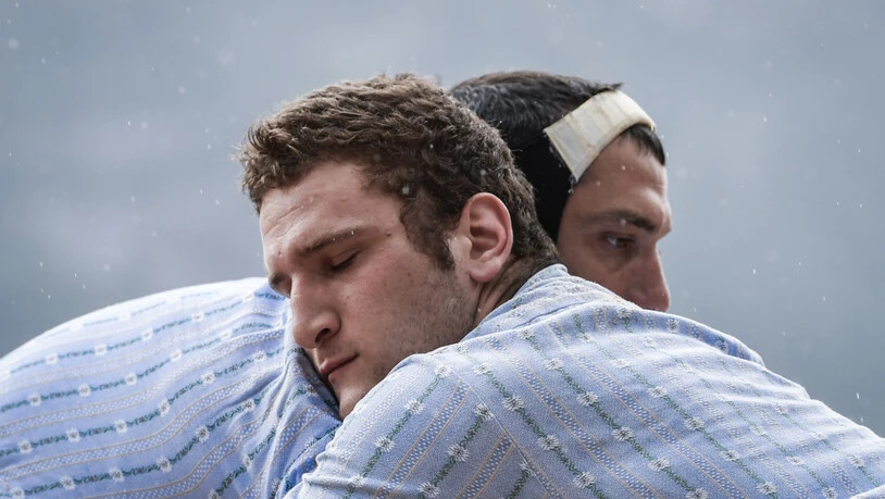 Armon Orlik (vorne), hier in einem Duell mit Daniel Bösch