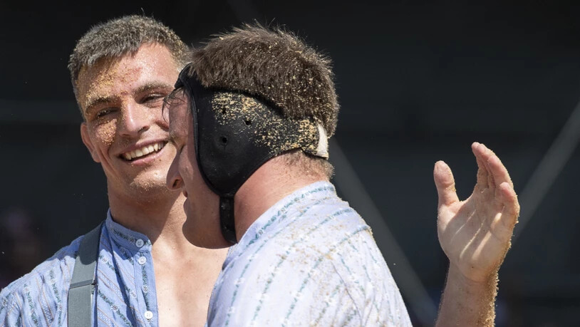 Samuel Giger (links) möchte im Wallis endlich wieder lachen können