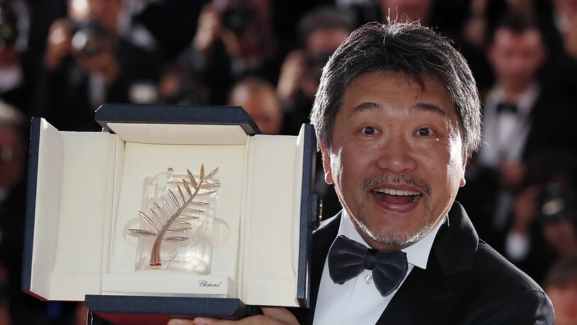 Er kennt sich aus mit Preisen: Für "Shoplifters" gewann Hirokazu Kore-eda im vergangenen Jahr die Goldene Palme des Filmfestivals in Cannes. Ende August wird er mit seinem neuen Film die Filmfestspiele in Venedig eröffnen. (Archivbild)