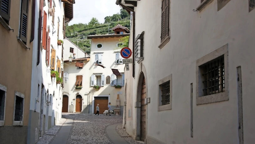 Schmale Gassen: Auf der Seniorenreise nach Rovereto besuchen die Teilnehmer typisch italienische Dörfer.