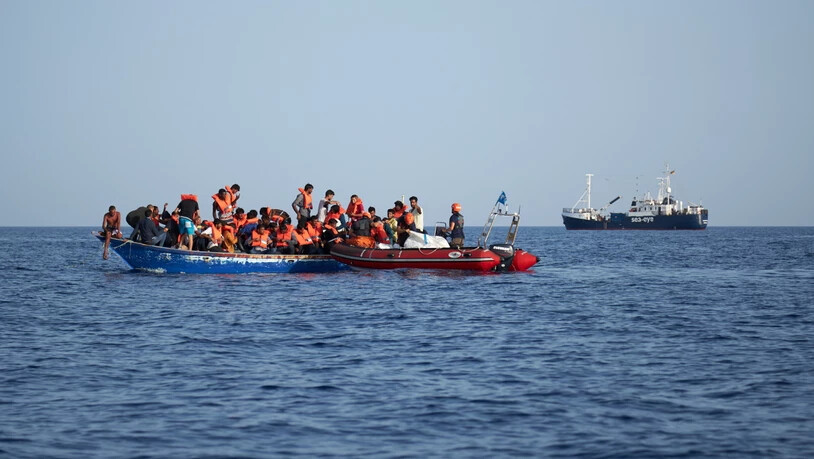 Bis zu 150 Menschen könnten bei einem schweren Bootsunglück vor der Küste Libyens ums Leben gekommen sein, befürchtet die internationale Organisation für Migration (IOM). (Themenbild)