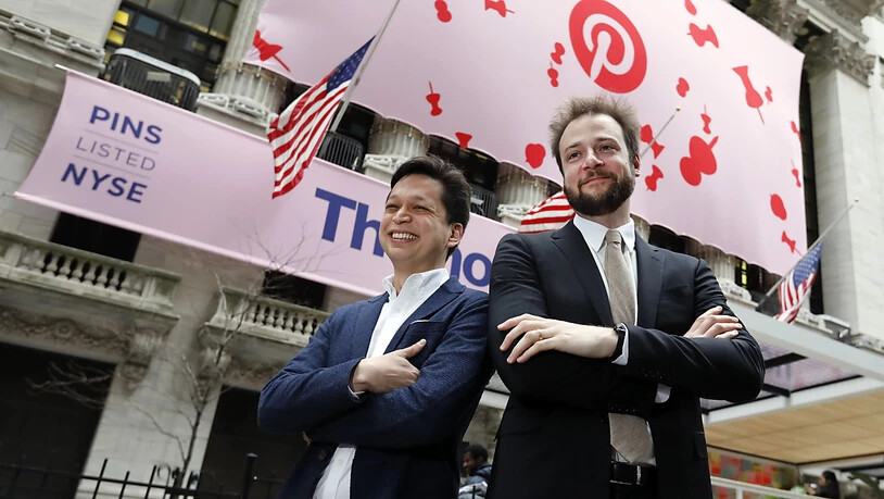 Pinterest-Gründer Ben Silbermann (Links) und Evan Sharp vor dem Börsengang im April in New York. (Archivbild)