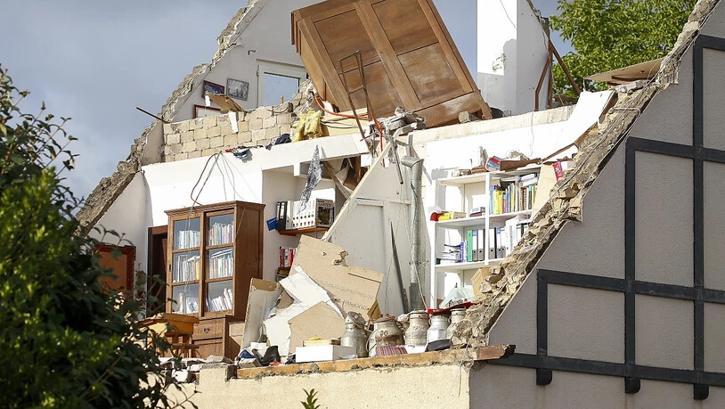 Nach einem Tornado im Südwesten Luxemburgs sind bis zu 100 Häuser nicht mehr bewohnbar.