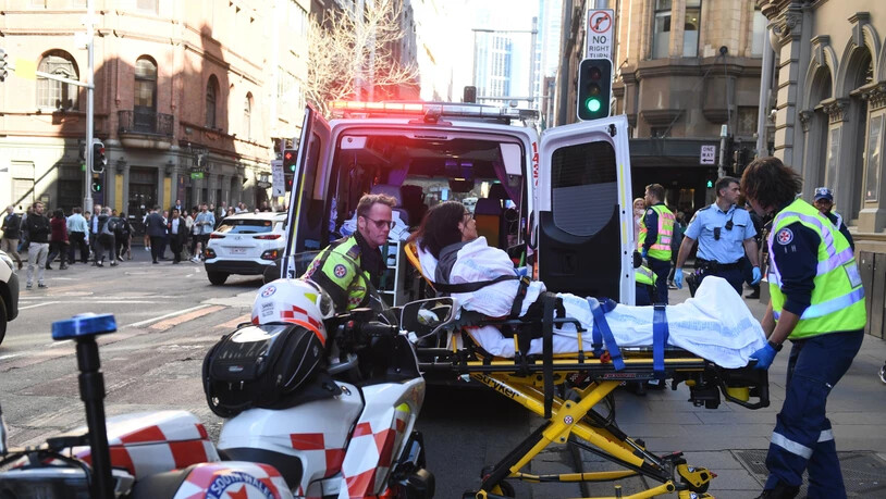Auf offener Strasse: In Sydney hat ein Mann auf eine Frau eingestochen und weitere Passanten verfolgt.