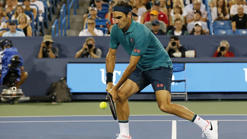 Federer wehrt den einzigen Breakball gegen sich beidhändig ab