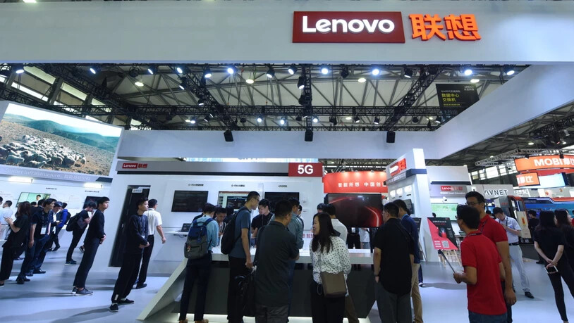 Lenovo profitiert davon, dass in den USA mit Blick auf drohende Schutzzölle derzeit mehr PCs verkauft werden. Im Bild: Stand von Lenovo am Mobile World Congress in Shanghai im Juni dieses Jahres.